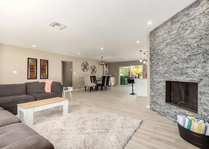 Holiday home The Valley View Heated Pool Hiking Rooftop Gym Wfh