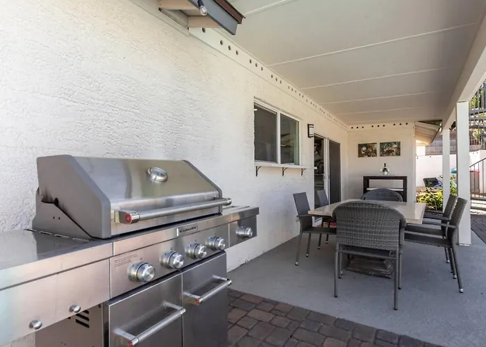 Holiday home The Valley View Heated Pool Hiking Rooftop Gym Wfh *